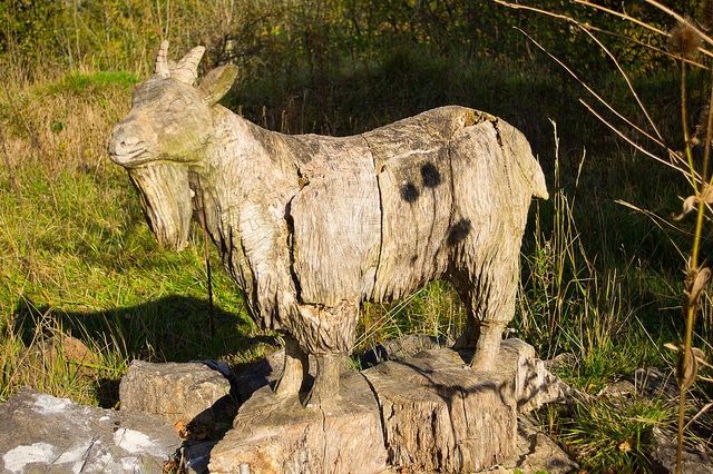 Sculpture chèvre en bois